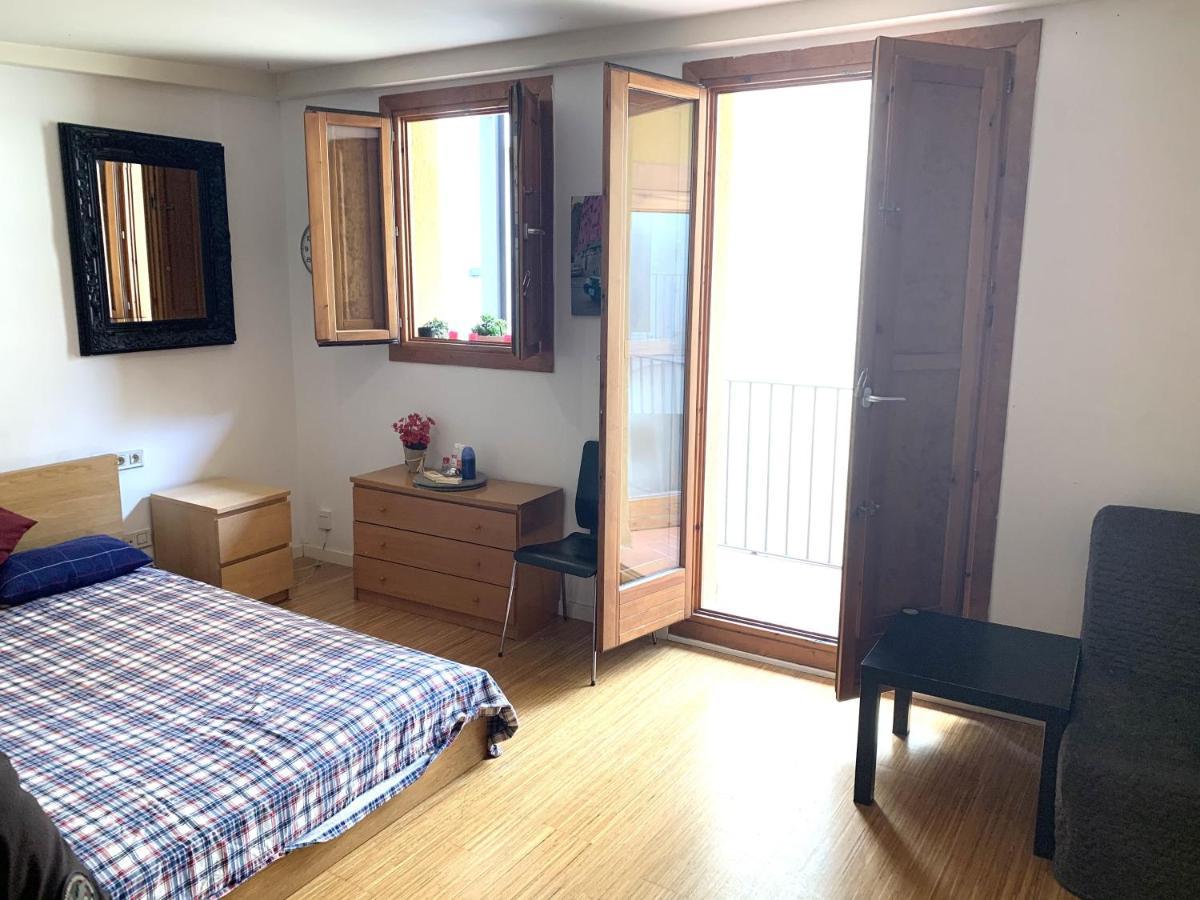 Apartment Next To Ramblas Barcelona Luaran gambar