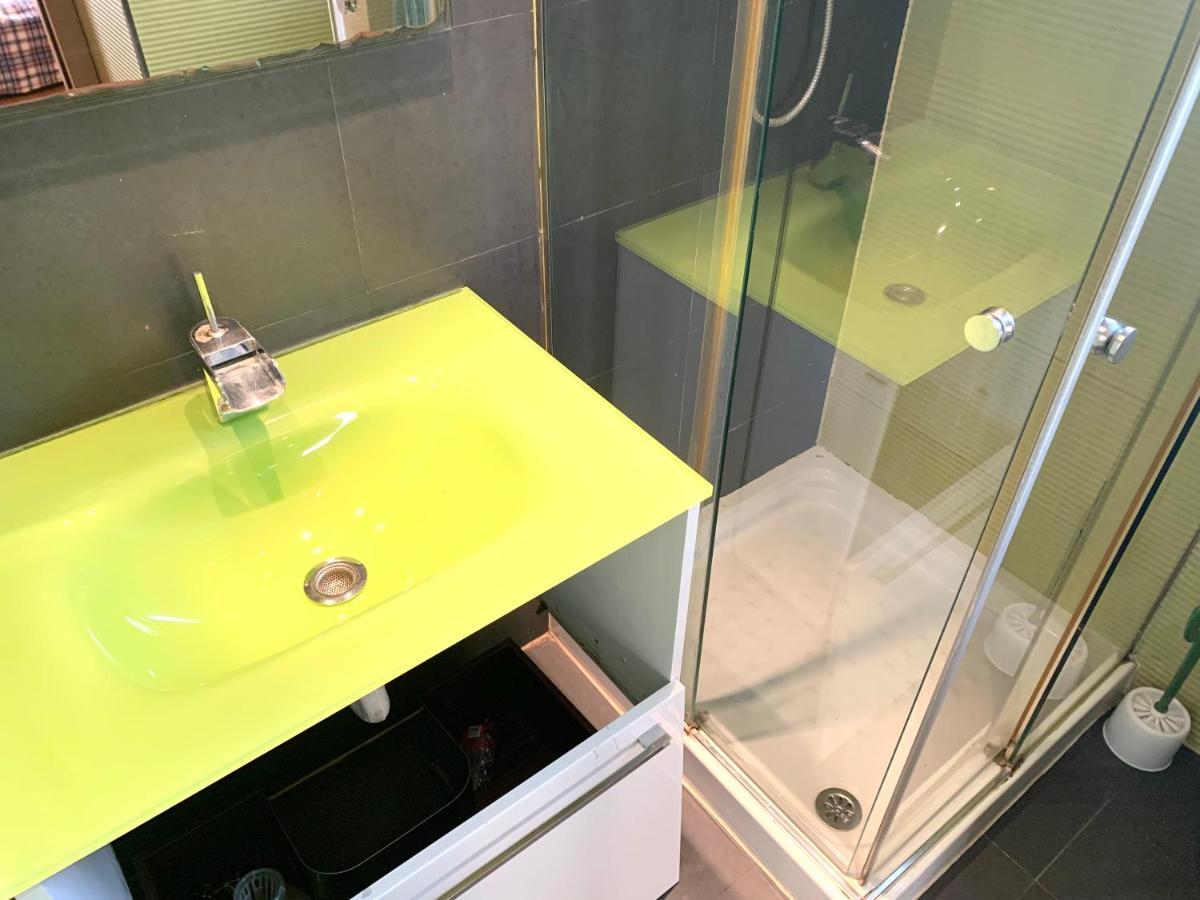 Apartment Next To Ramblas Barcelona Luaran gambar