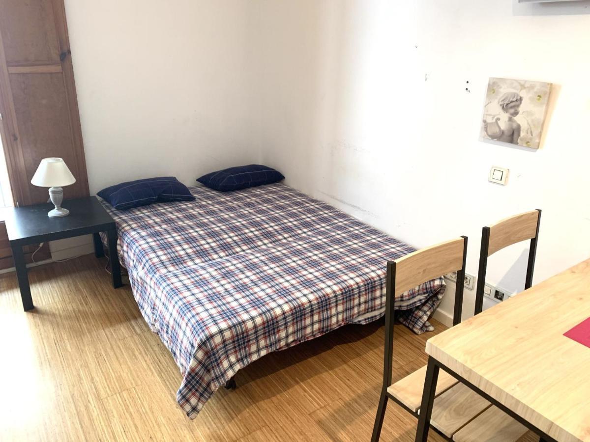 Apartment Next To Ramblas Barcelona Luaran gambar